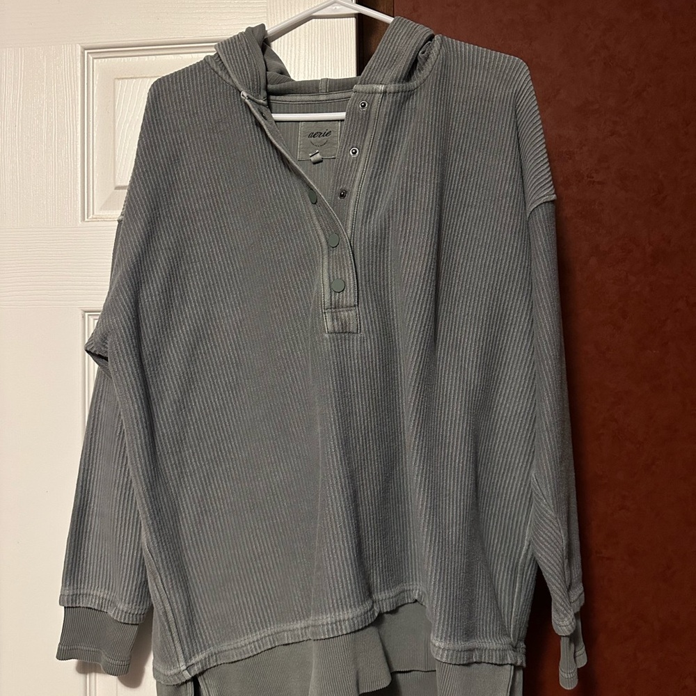 Arie sage green  Hooded Pullover